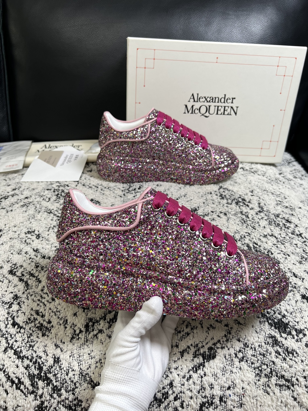 Alexander McQueen  高品质  顶级工艺品  麦昆  专柜同步 原厂配置，意大利进口原版牛皮面料，高品质