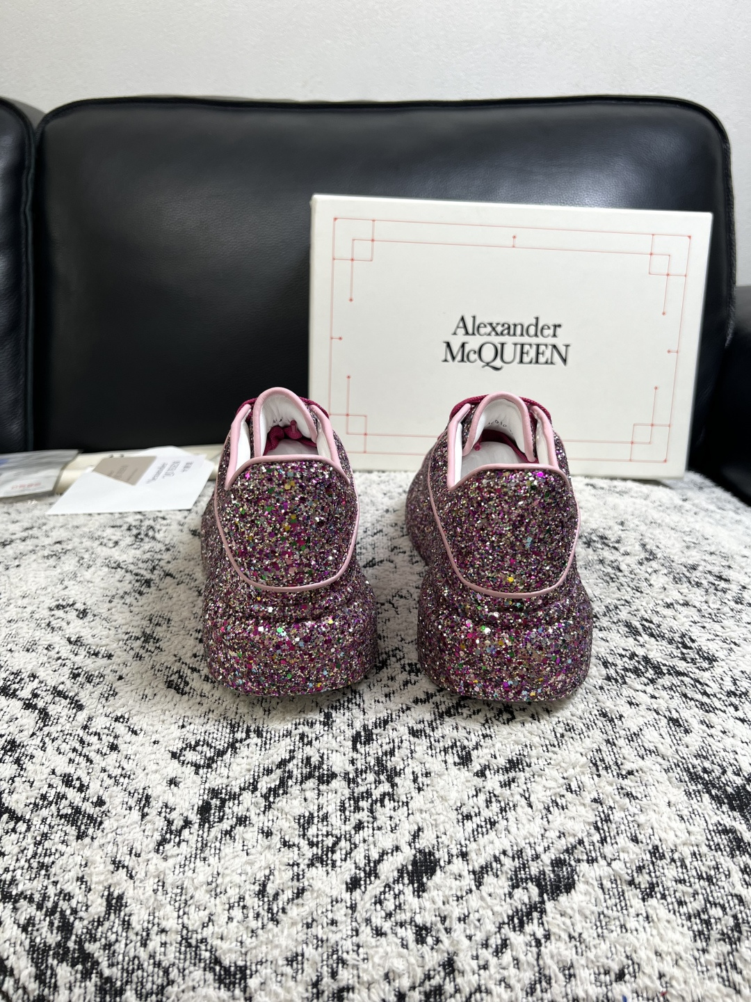 Alexander McQueen  高品质  顶级工艺品  麦昆  专柜同步 原厂配置，意大利进口原版牛皮面料，高品质