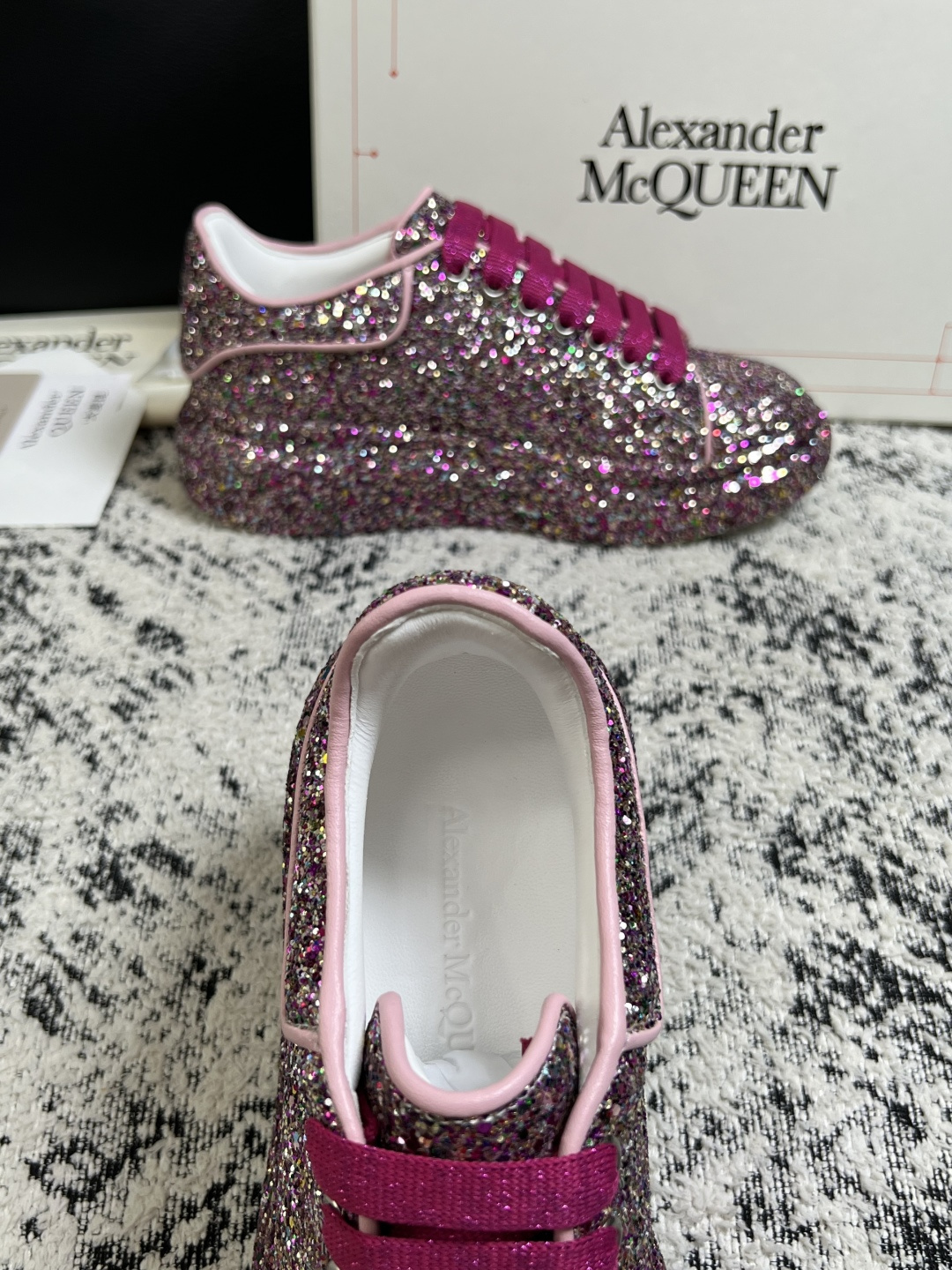Alexander McQueen  高品质  顶级工艺品  麦昆  专柜同步 原厂配置，意大利进口原版牛皮面料，高品质