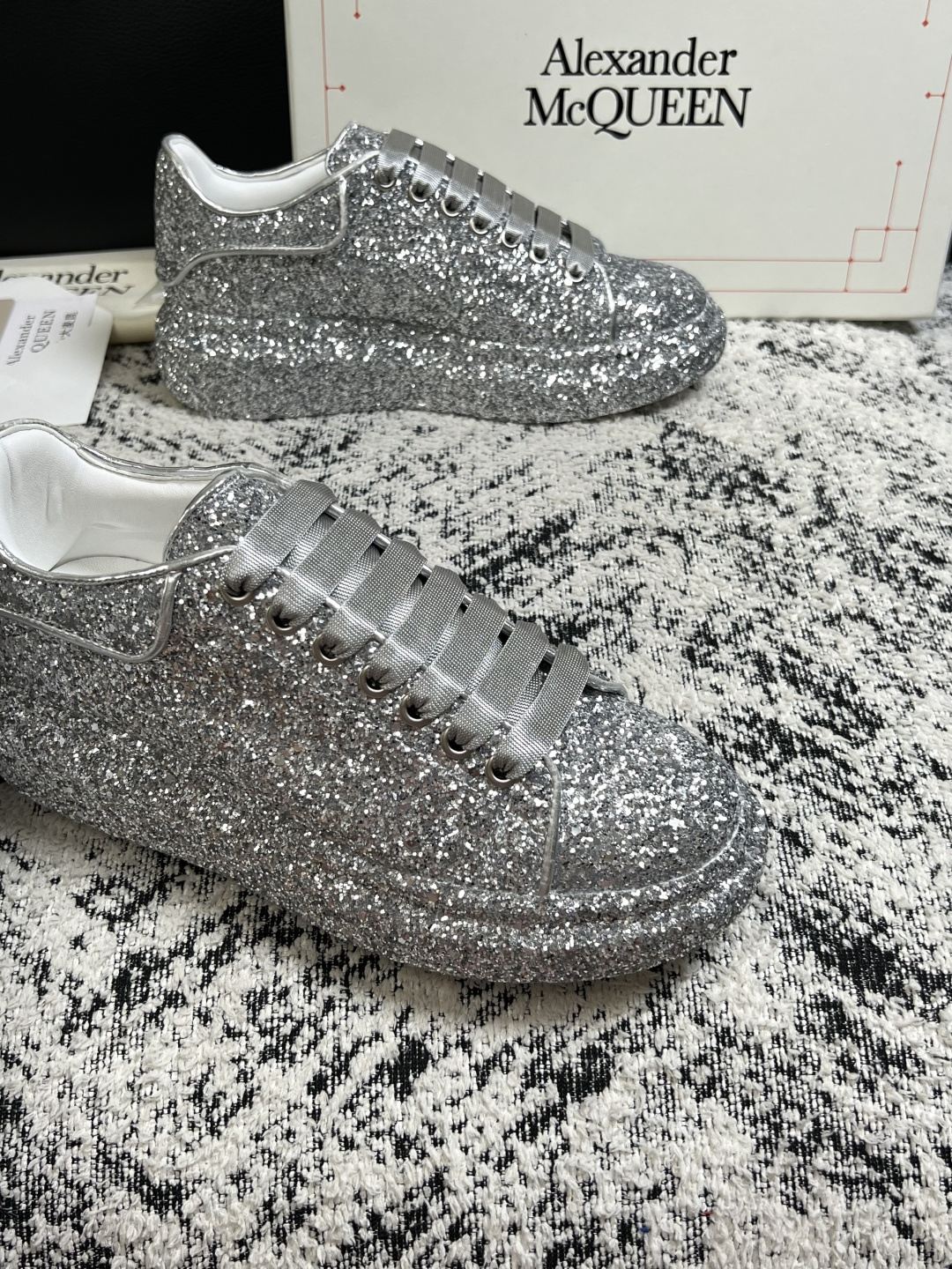 Alexander McQueen  高品质  顶级工艺品  麦昆  专柜同步 原厂配置，意大利进口原版牛皮面料，高品质