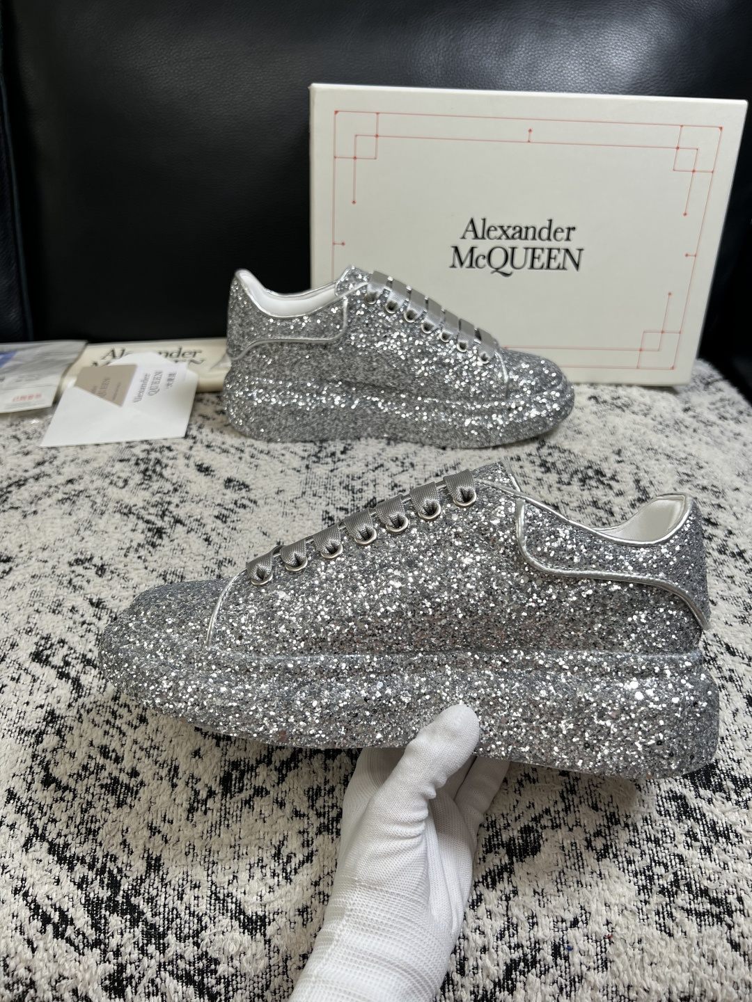 Alexander McQueen  高品质  顶级工艺品  麦昆  专柜同步 原厂配置，意大利进口原版牛皮面料，高品质