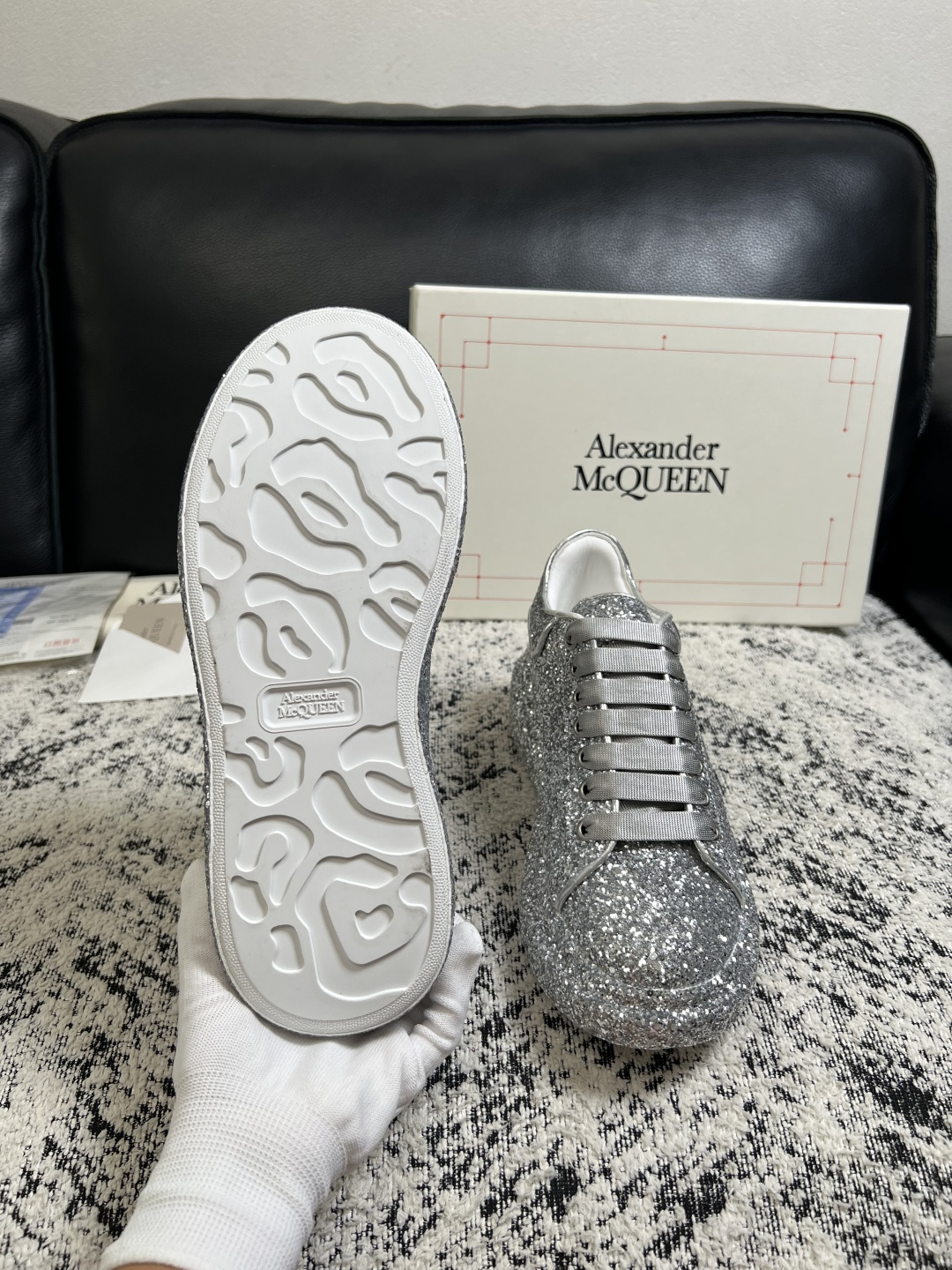 Alexander McQueen  高品质  顶级工艺品  麦昆  专柜同步 原厂配置，意大利进口原版牛皮面料，高品质