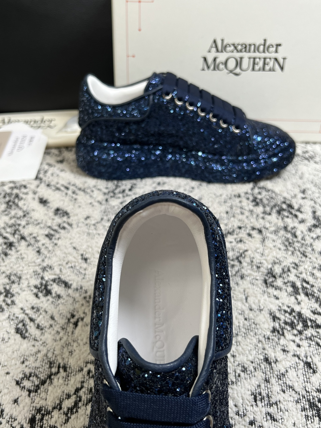 Alexander McQueen 高品质 顶级工艺品 麦昆 专柜同步 原厂配置,意大利进口原版牛皮面料,高品质 Alexander McQueen 高品质 顶级工艺品 麦昆 专柜同步 原厂配置,意大利进口原版牛皮面料,高品质