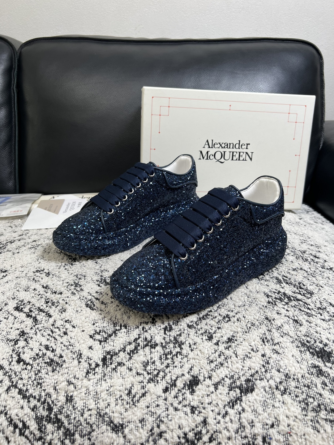 Alexander McQueen 高品质 顶级工艺品 麦昆 专柜同步 原厂配置,意大利进口原版牛皮面料,高品质 Alexander McQueen 高品质 顶级工艺品 麦昆 专柜同步 原厂配置,意大利进口原版牛皮面料,高品质