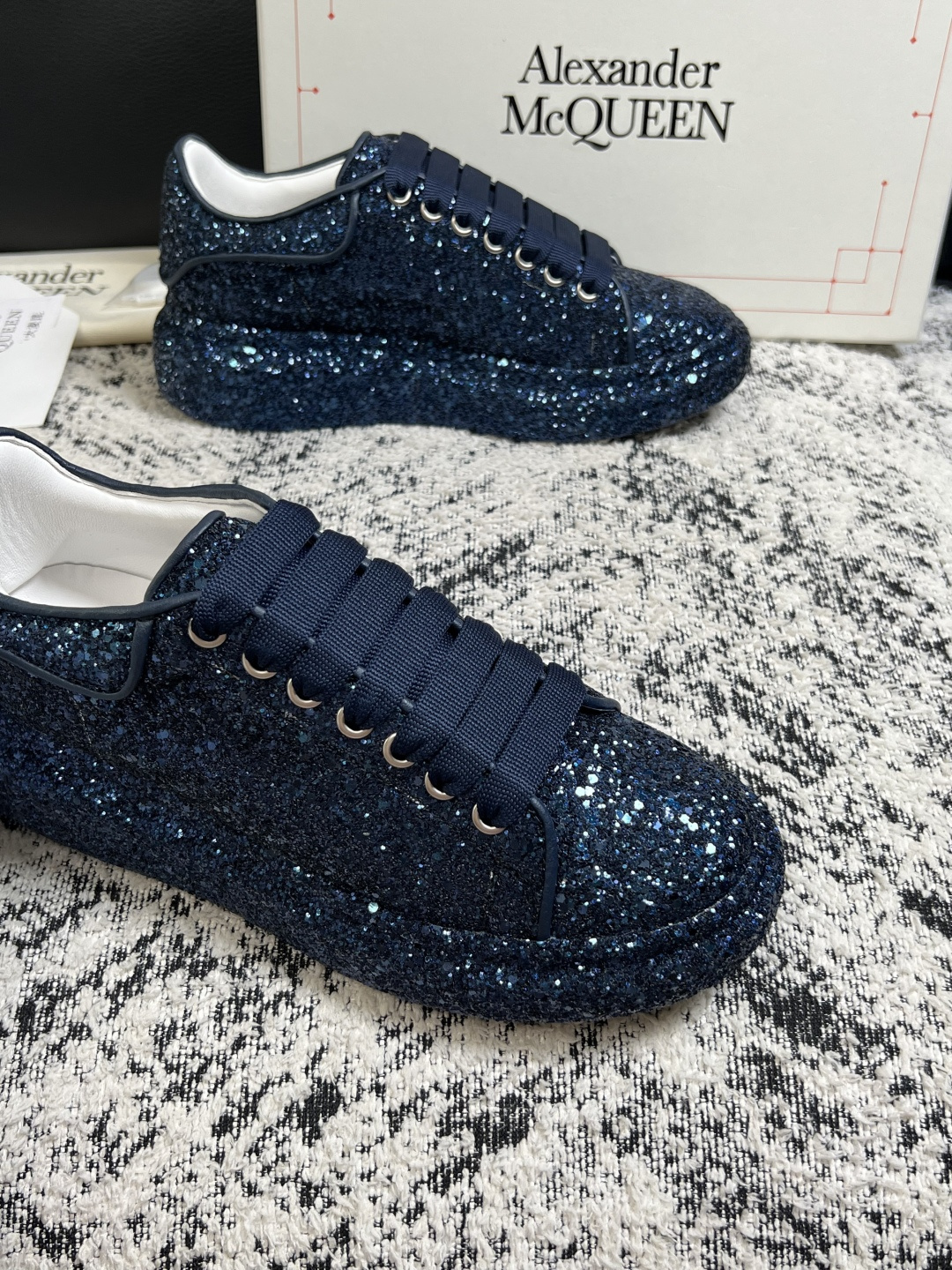 Alexander McQueen 高品质 顶级工艺品 麦昆 专柜同步 原厂配置,意大利进口原版牛皮面料,高品质 Alexander McQueen 高品质 顶级工艺品 麦昆 专柜同步 原厂配置,意大利进口原版牛皮面料,高品质