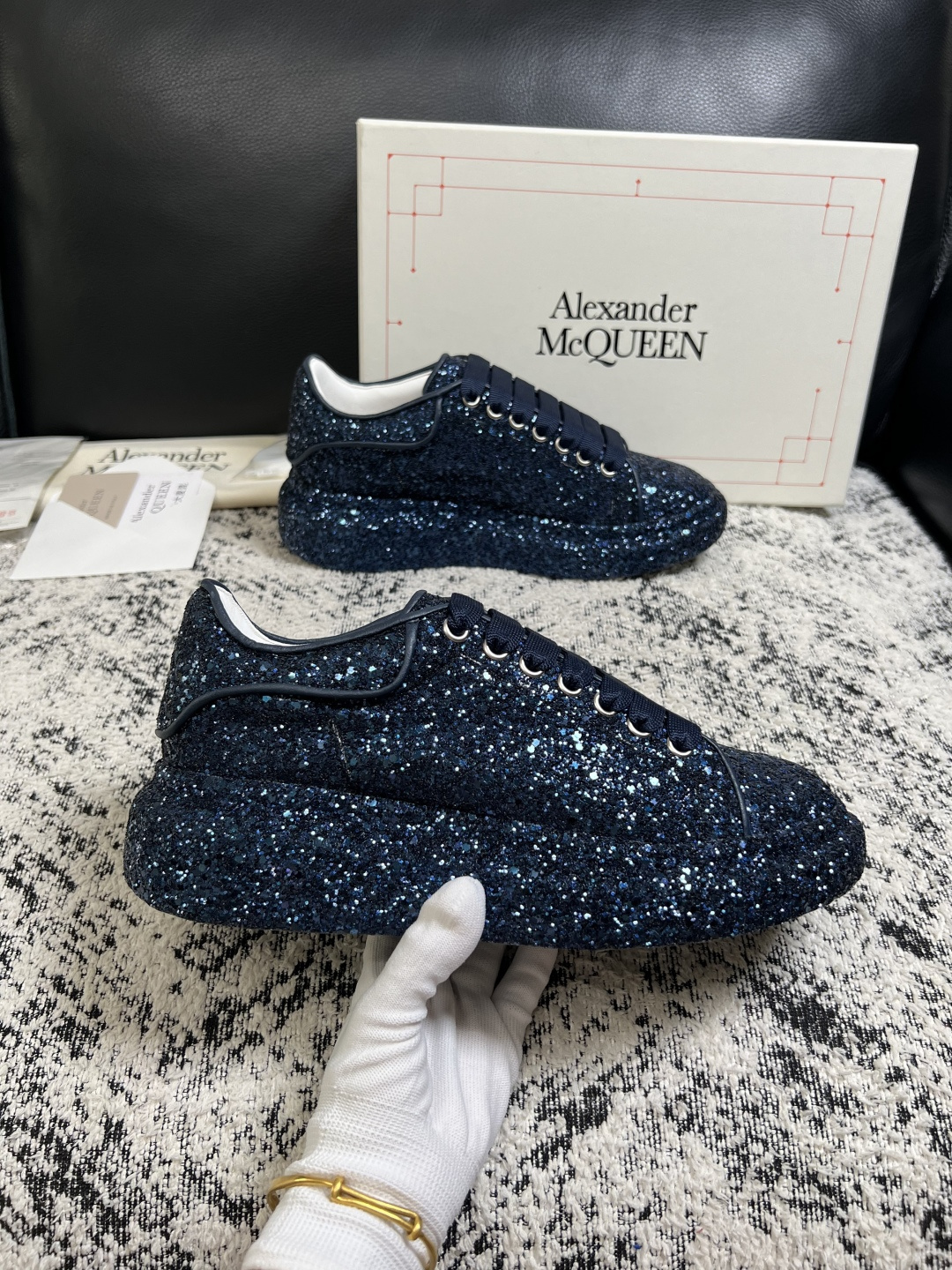 Alexander McQueen 高品质 顶级工艺品 麦昆 专柜同步 原厂配置,意大利进口原版牛皮面料,高品质 Alexander McQueen 高品质 顶级工艺品 麦昆 专柜同步 原厂配置,意大利进口原版牛皮面料,高品质