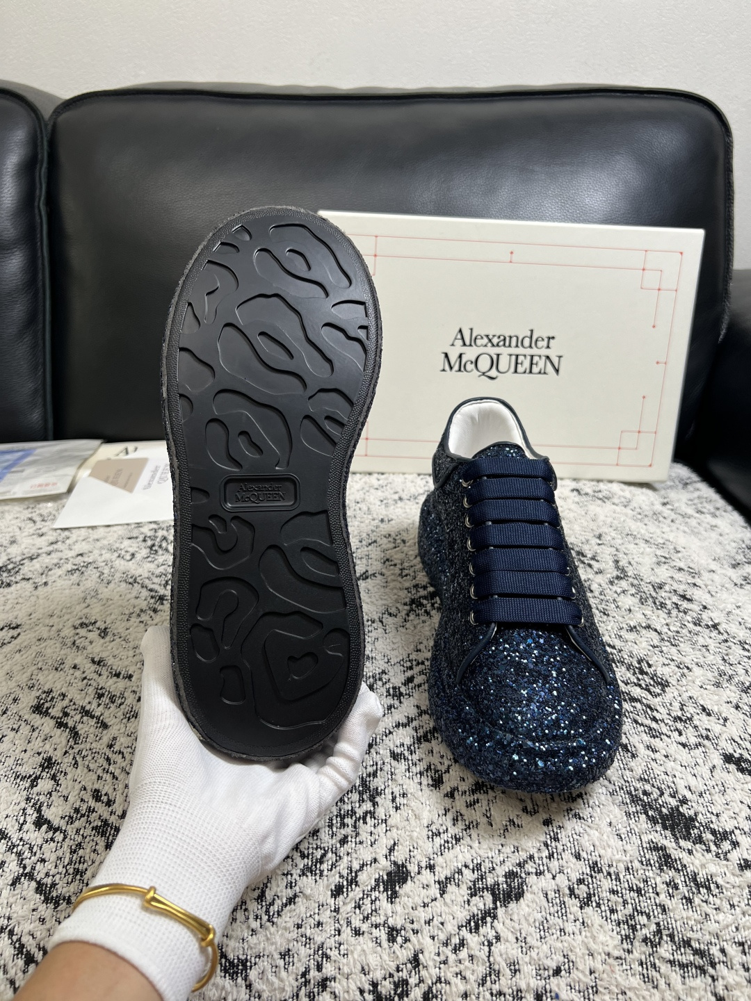 Alexander McQueen 高品质 顶级工艺品 麦昆 专柜同步 原厂配置,意大利进口原版牛皮面料,高品质 Alexander McQueen 高品质 顶级工艺品 麦昆 专柜同步 原厂配置,意大利进口原版牛皮面料,高品质