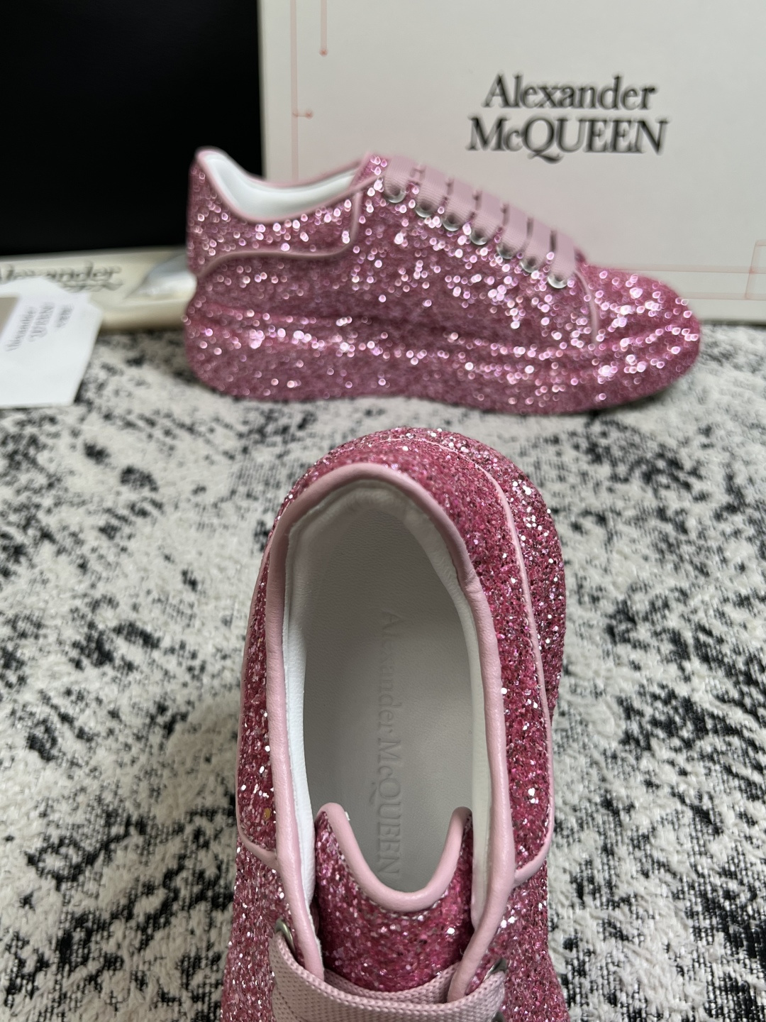 Alexander McQueen  高品质  顶级工艺品  麦昆  专柜同步 原厂配置，意大利进口原版牛皮面料，高品质