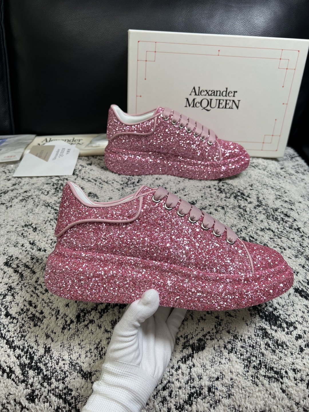 Alexander McQueen  高品质  顶级工艺品  麦昆  专柜同步 原厂配置，意大利进口原版牛皮面料，高品质