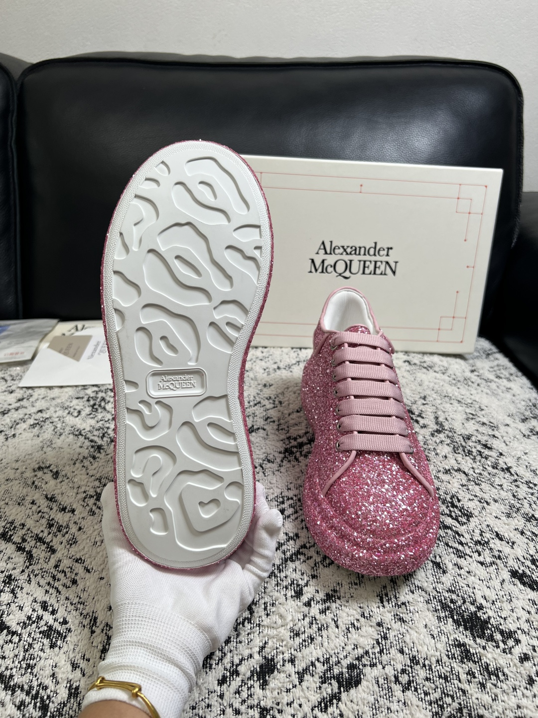 Alexander McQueen  高品质  顶级工艺品  麦昆  专柜同步 原厂配置，意大利进口原版牛皮面料，高品质