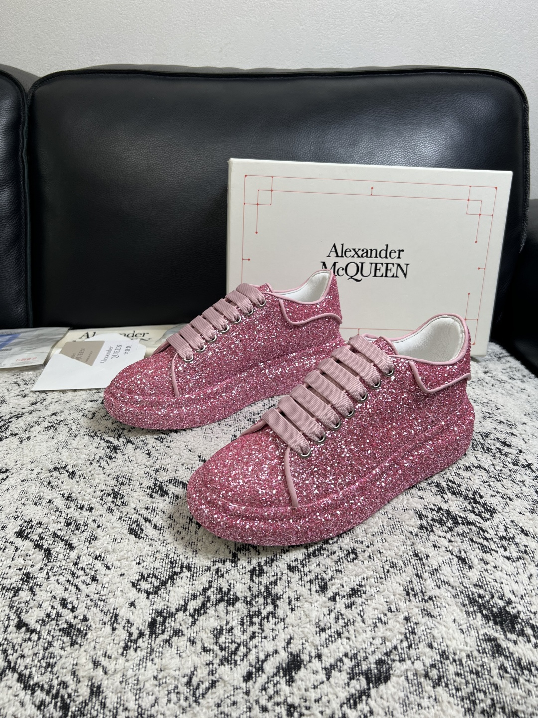 Alexander McQueen  高品质  顶级工艺品  麦昆  专柜同步 原厂配置，意大利进口原版牛皮面料，高品质