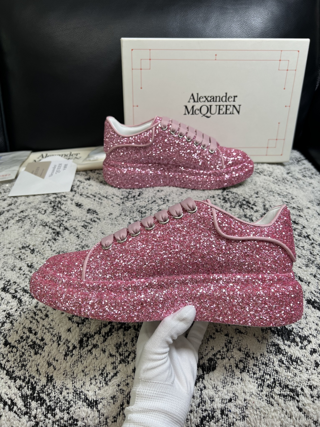 Alexander McQueen  高品质  顶级工艺品  麦昆  专柜同步 原厂配置，意大利进口原版牛皮面料，高品质