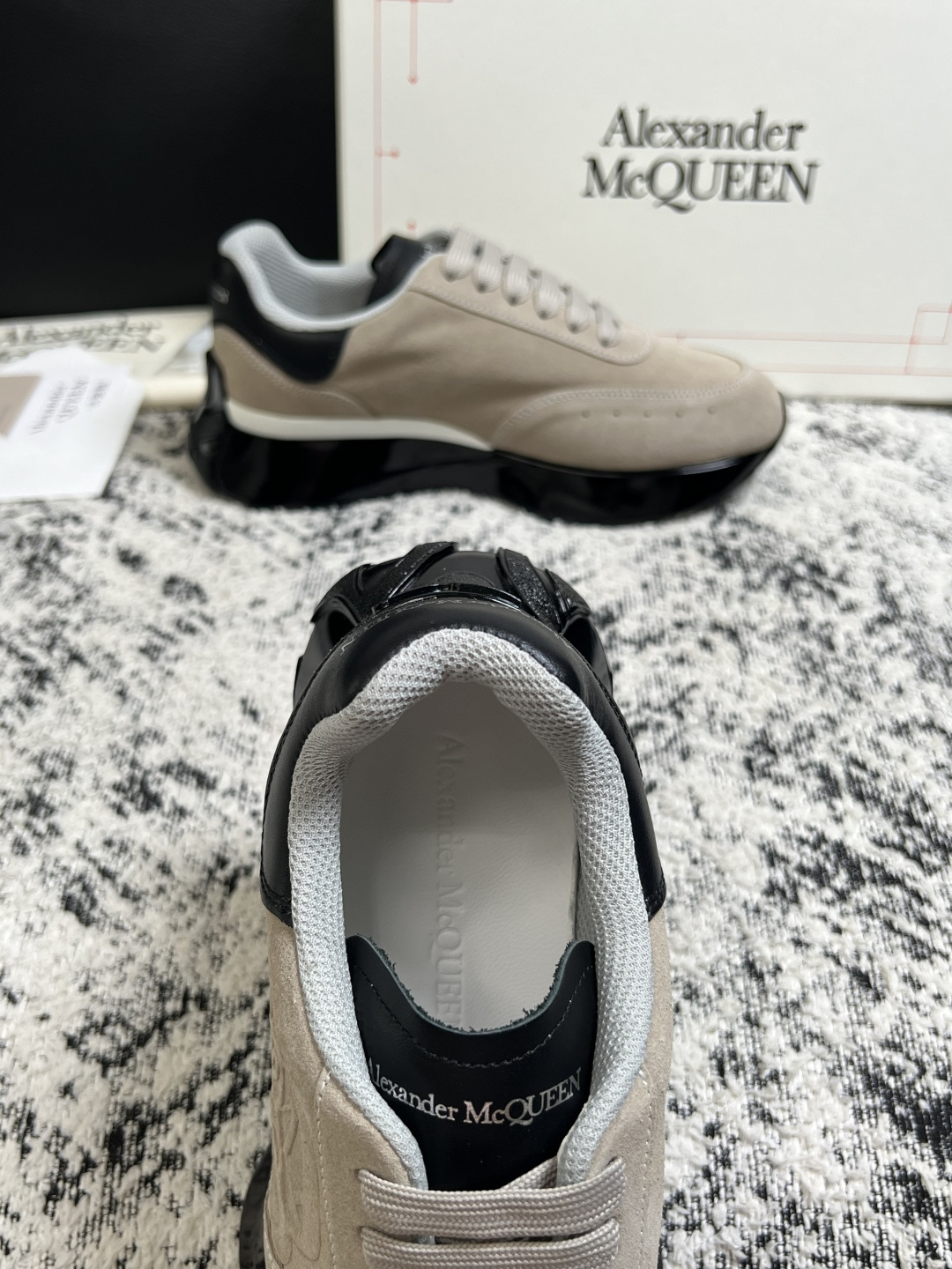 Alexander McQueen  高品质  顶级工艺品  麦昆  专柜同步 原厂配置，意大利进口原版牛皮面料，高品质
