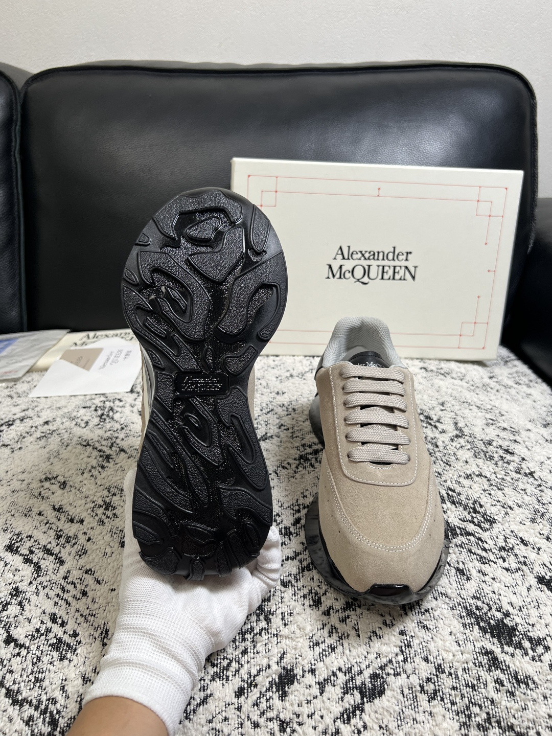 Alexander McQueen  高品质  顶级工艺品  麦昆  专柜同步 原厂配置，意大利进口原版牛皮面料，高品质