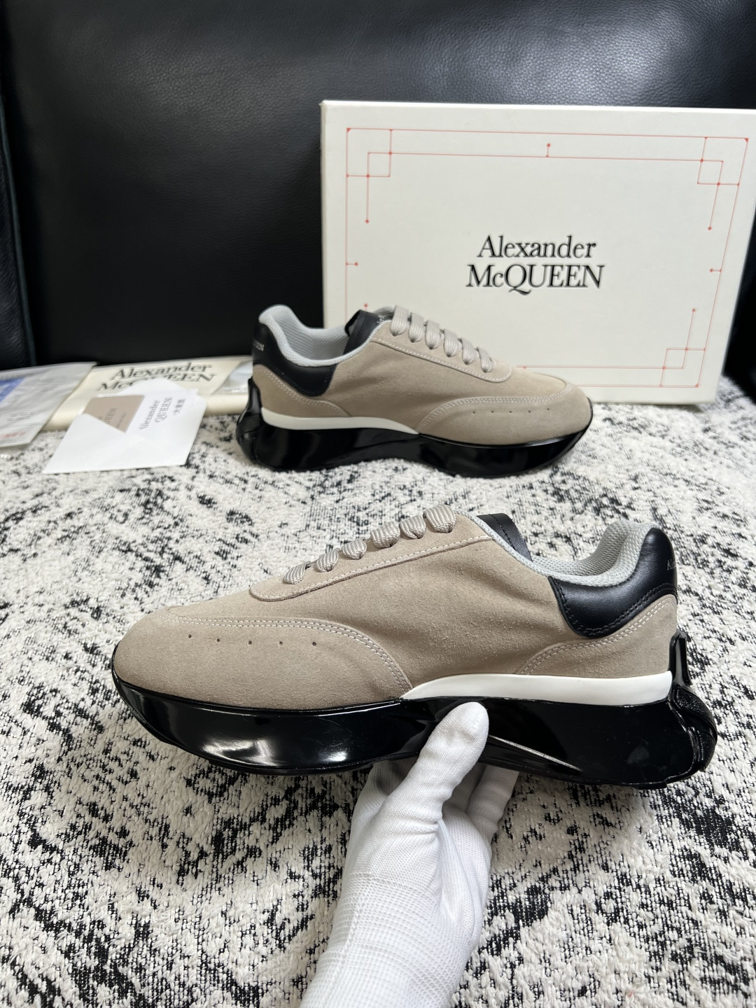 Alexander McQueen  高品质  顶级工艺品  麦昆  专柜同步 原厂配置，意大利进口原版牛皮面料，高品质