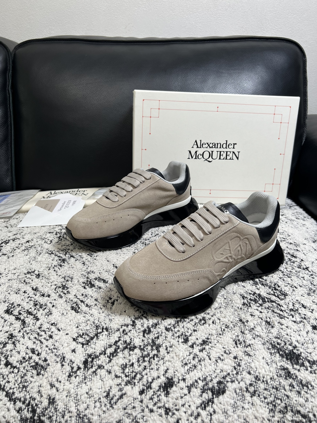 Alexander McQueen  高品质  顶级工艺品  麦昆  专柜同步 原厂配置，意大利进口原版牛皮面料，高品质