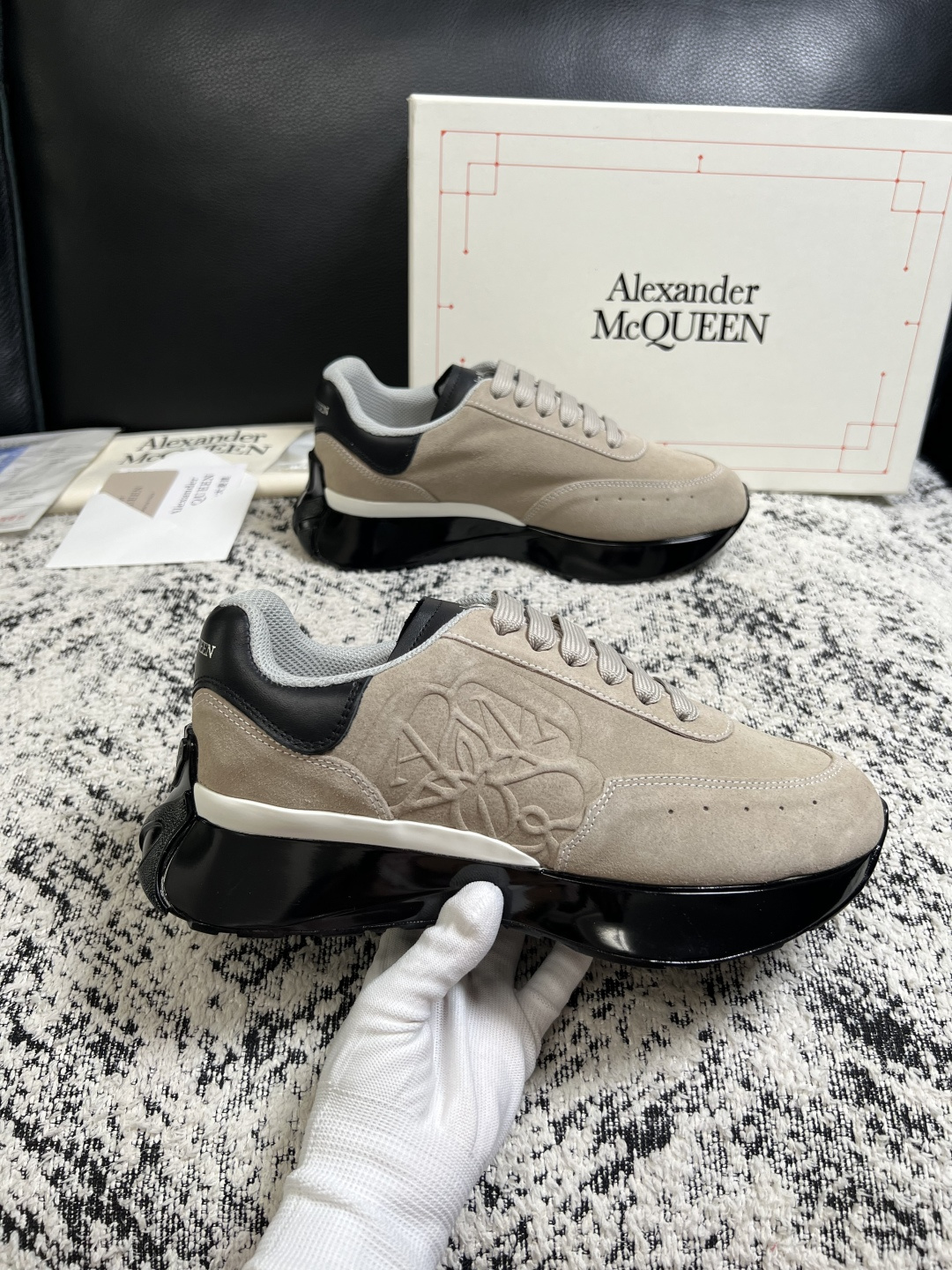 Alexander McQueen  高品质  顶级工艺品  麦昆  专柜同步 原厂配置，意大利进口原版牛皮面料，高品质