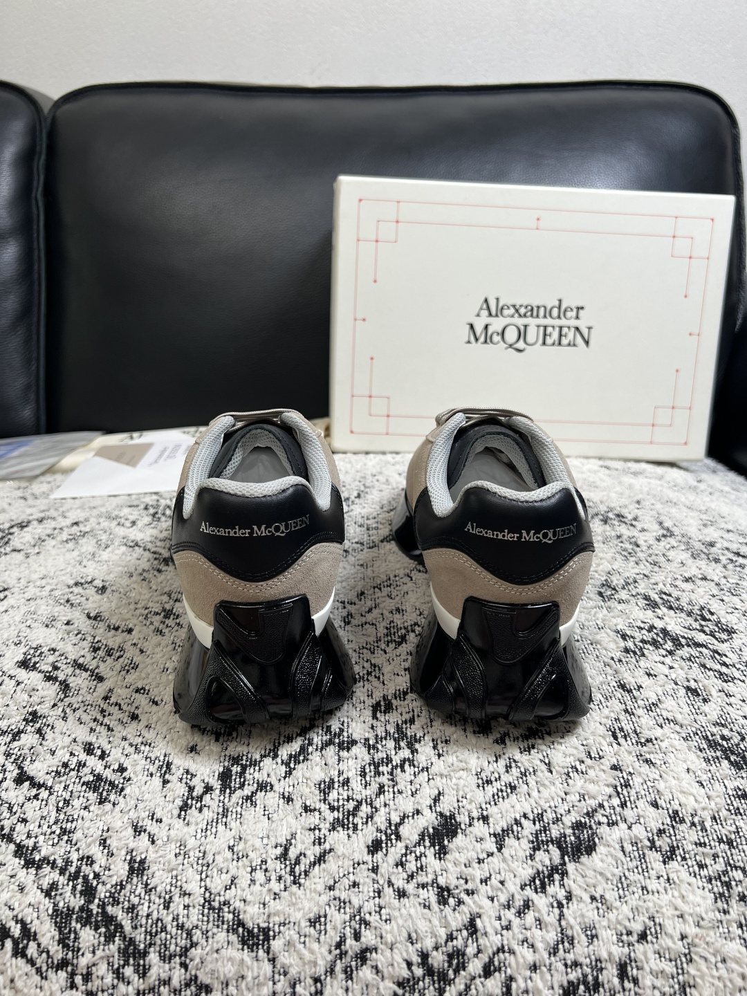 Alexander McQueen  高品质  顶级工艺品  麦昆  专柜同步 原厂配置，意大利进口原版牛皮面料，高品质