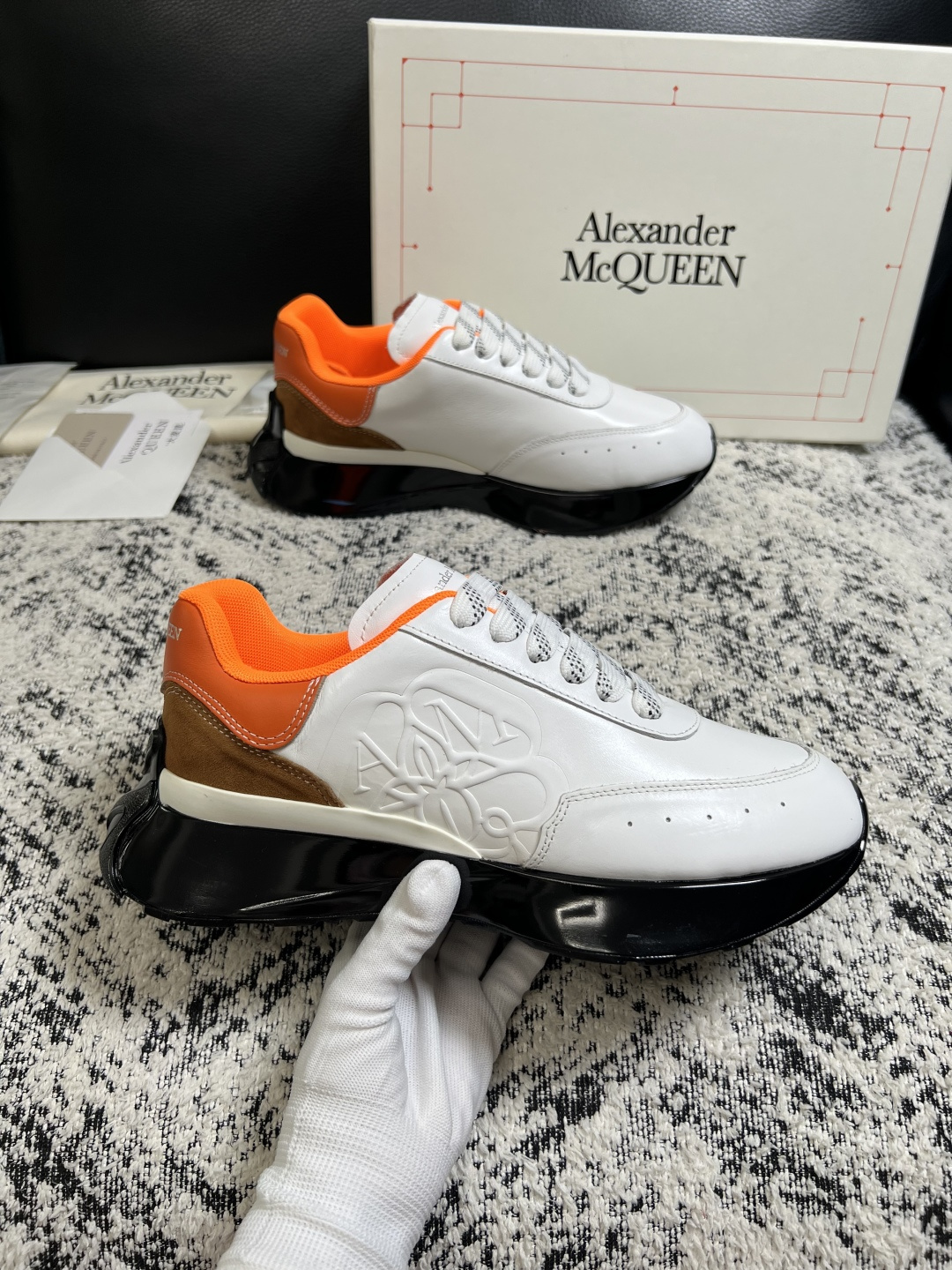 Alexander McQueen  高品质  顶级工艺品  麦昆  专柜同步 原厂配置，意大利进口原版牛皮面料，高品质