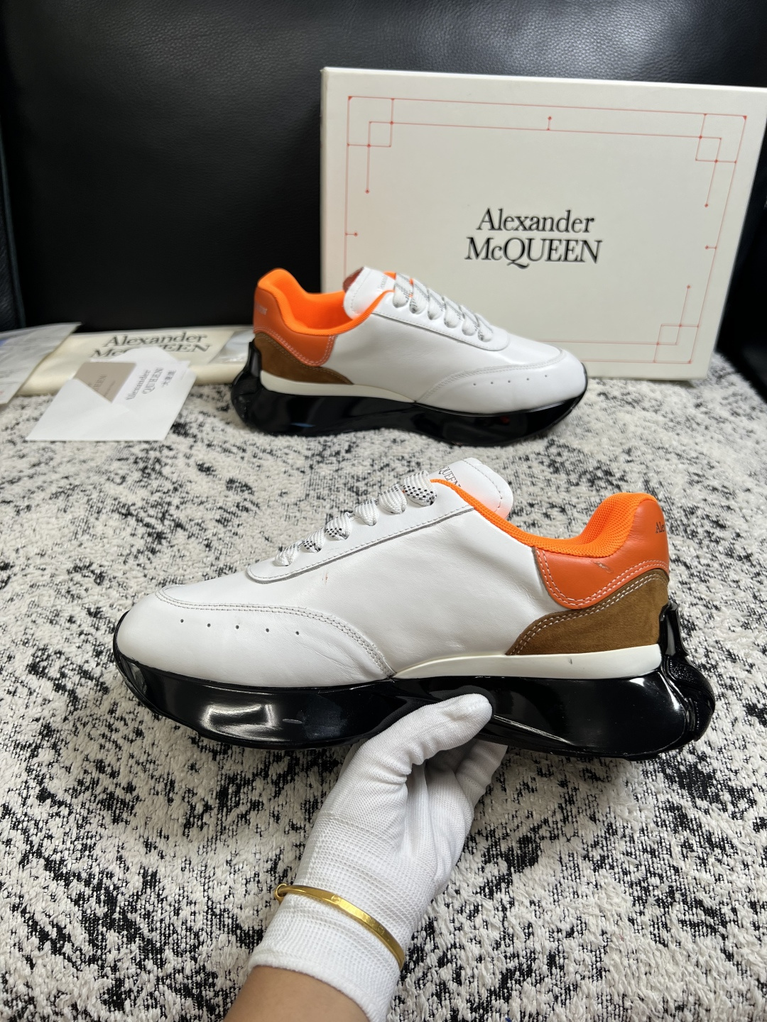 Alexander McQueen  高品质  顶级工艺品  麦昆  专柜同步 原厂配置，意大利进口原版牛皮面料，高品质