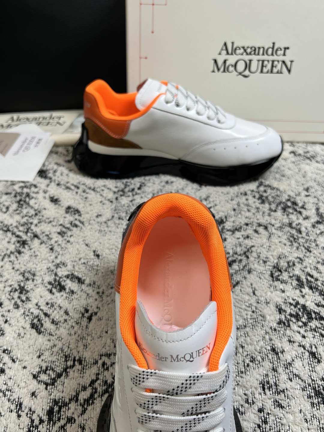 Alexander McQueen  高品质  顶级工艺品  麦昆  专柜同步 原厂配置，意大利进口原版牛皮面料，高品质