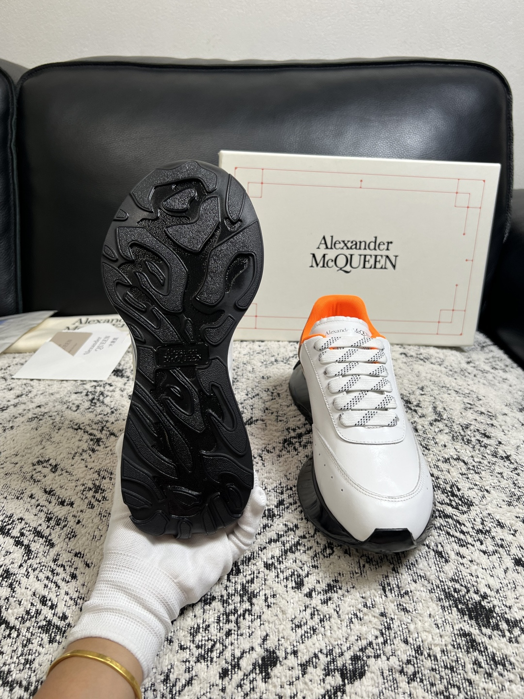 Alexander McQueen  高品质  顶级工艺品  麦昆  专柜同步 原厂配置，意大利进口原版牛皮面料，高品质