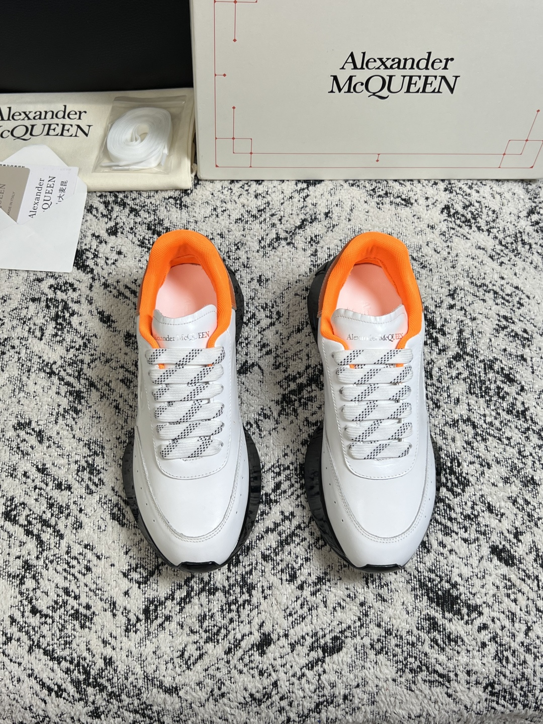 Alexander McQueen  高品质  顶级工艺品  麦昆  专柜同步 原厂配置，意大利进口原版牛皮面料，高品质