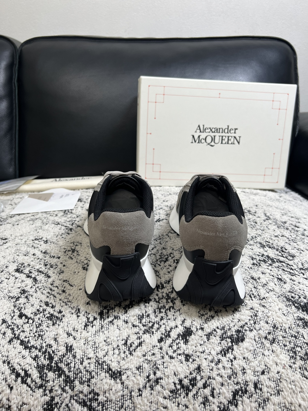 Alexander McQueen 高品质 顶级工艺品 麦昆 专柜同步 原厂配置,意大利进口原版牛皮面料,高品质 Alexander McQueen 高品质 顶级工艺品 麦昆 专柜同步 原厂配置,意大利进口原版牛皮面料,高品质