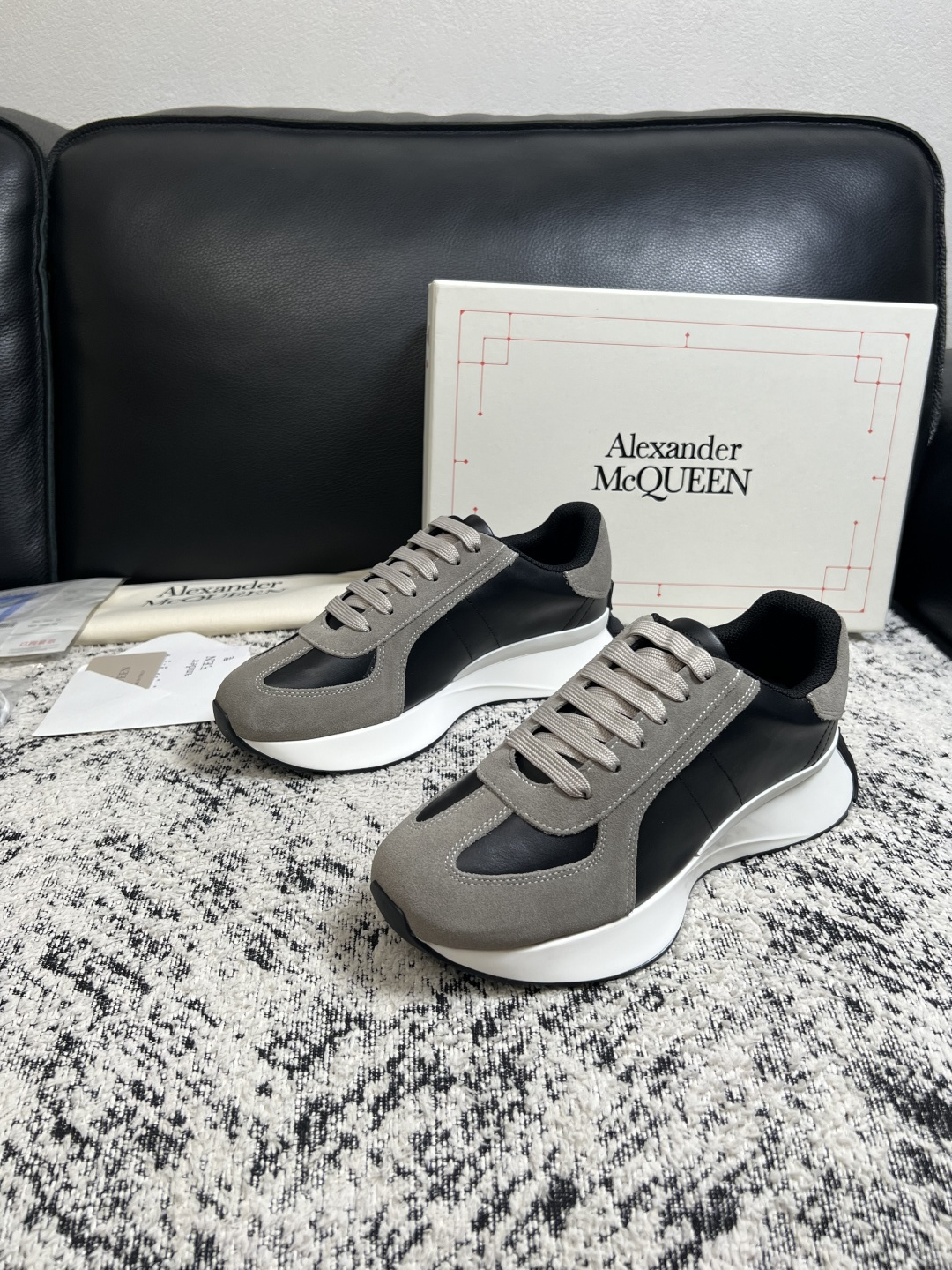 Alexander McQueen 高品质 顶级工艺品 麦昆 专柜同步 原厂配置,意大利进口原版牛皮面料,高品质 Alexander McQueen 高品质 顶级工艺品 麦昆 专柜同步 原厂配置,意大利进口原版牛皮面料,高品质