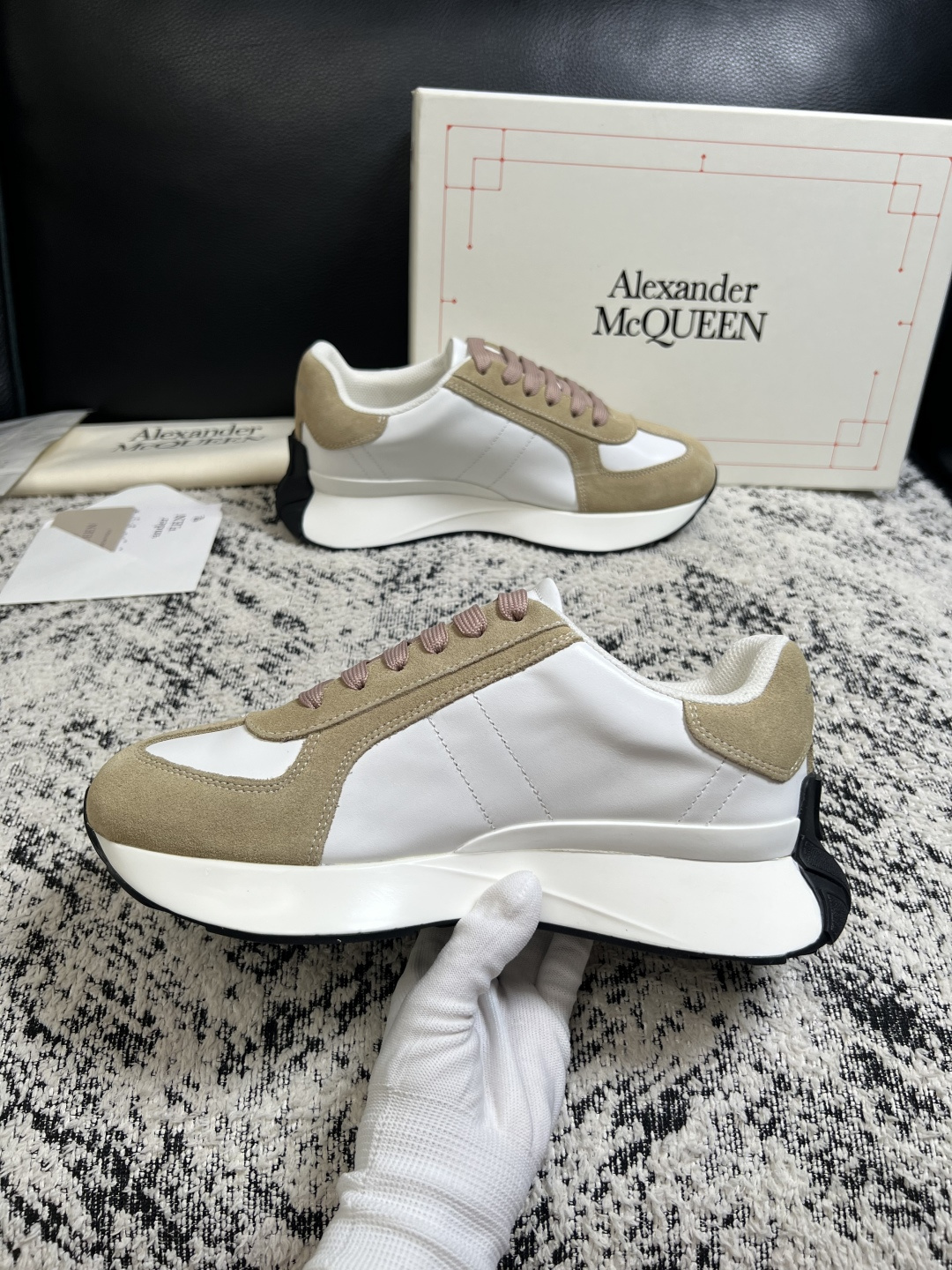 Alexander McQueen  高品质  顶级工艺品  麦昆  专柜同步 原厂配置，意大利进口原版牛皮面料，高品质