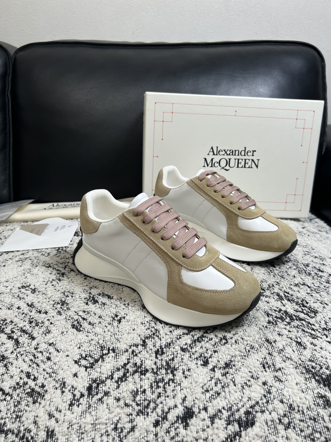 Alexander McQueen 高品质 顶级工艺品 麦昆 专柜同步 原厂配置,意大利进口原版牛皮面料,高品质 Alexander McQueen 高品质 顶级工艺品 麦昆 专柜同步 原厂配置,意大利进口原版牛皮面料,高品质