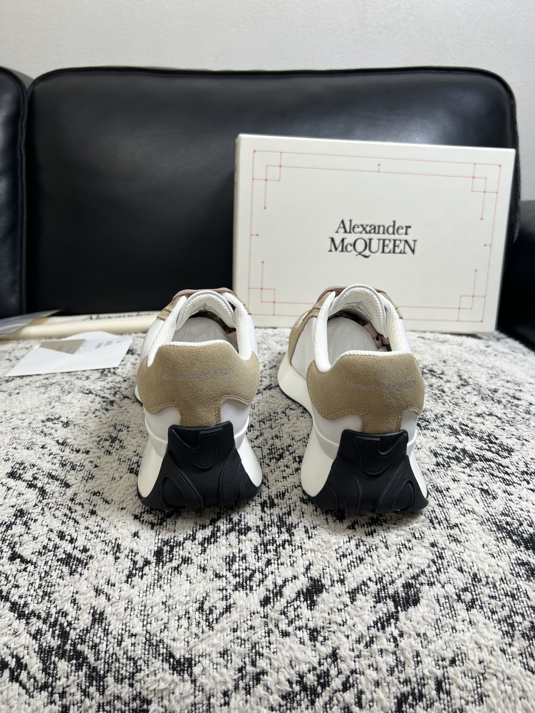 Alexander McQueen  高品质  顶级工艺品  麦昆  专柜同步 原厂配置，意大利进口原版牛皮面料，高品质