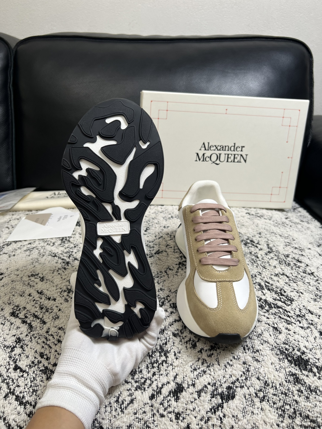 Alexander McQueen  高品质  顶级工艺品  麦昆  专柜同步 原厂配置，意大利进口原版牛皮面料，高品质