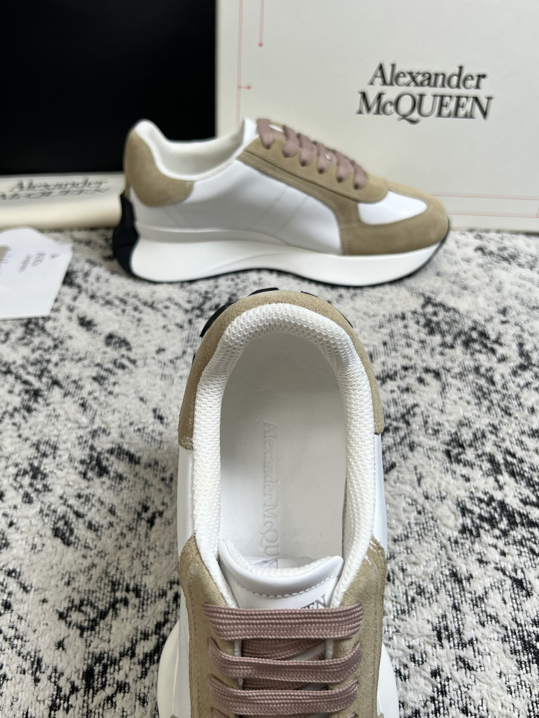 Alexander McQueen  高品质  顶级工艺品  麦昆  专柜同步 原厂配置，意大利进口原版牛皮面料，高品质