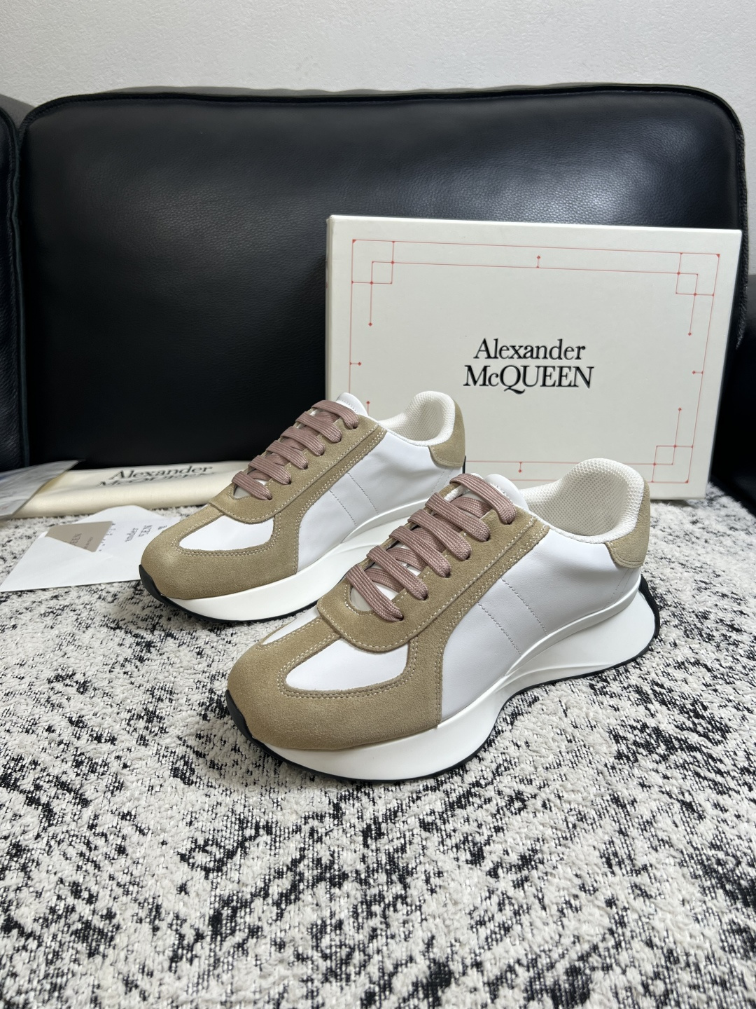 Alexander McQueen  高品质  顶级工艺品  麦昆  专柜同步 原厂配置，意大利进口原版牛皮面料，高品质