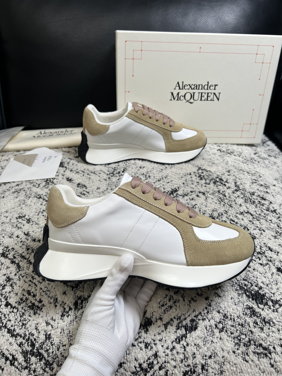Alexander McQueen  高品质  顶级工艺品  麦昆  专柜同步 原厂配置，意大利进口原版牛皮面料，高品质