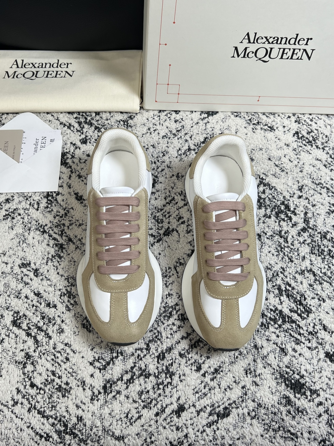 Alexander McQueen  高品质  顶级工艺品  麦昆  专柜同步 原厂配置，意大利进口原版牛皮面料，高品质