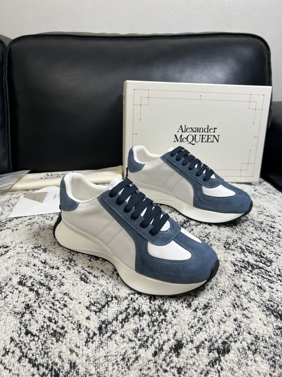 Alexander McQueen 高品质 顶级工艺品 麦昆 专柜同步 原厂配置,意大利进口原版牛皮面料,高品质 Alexander McQueen 高品质 顶级工艺品 麦昆 专柜同步 原厂配置,意大利进口原版牛皮面料,高品质
