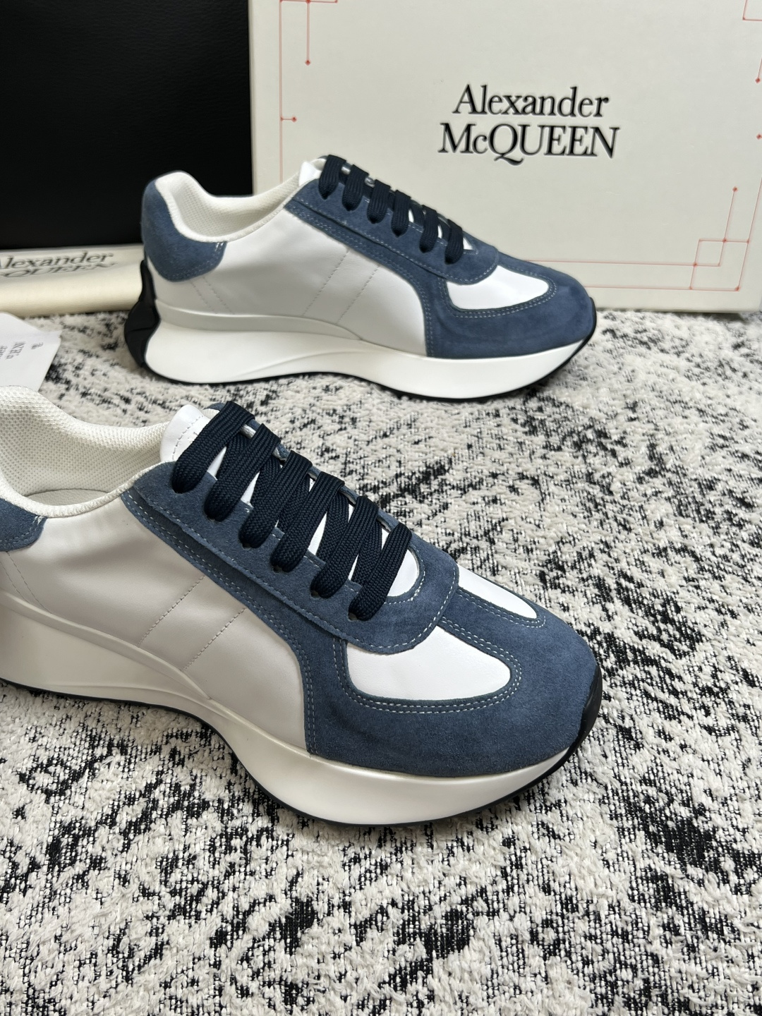 Alexander McQueen  高品质  顶级工艺品  麦昆  专柜同步 原厂配置，意大利进口原版牛皮面料，高品质