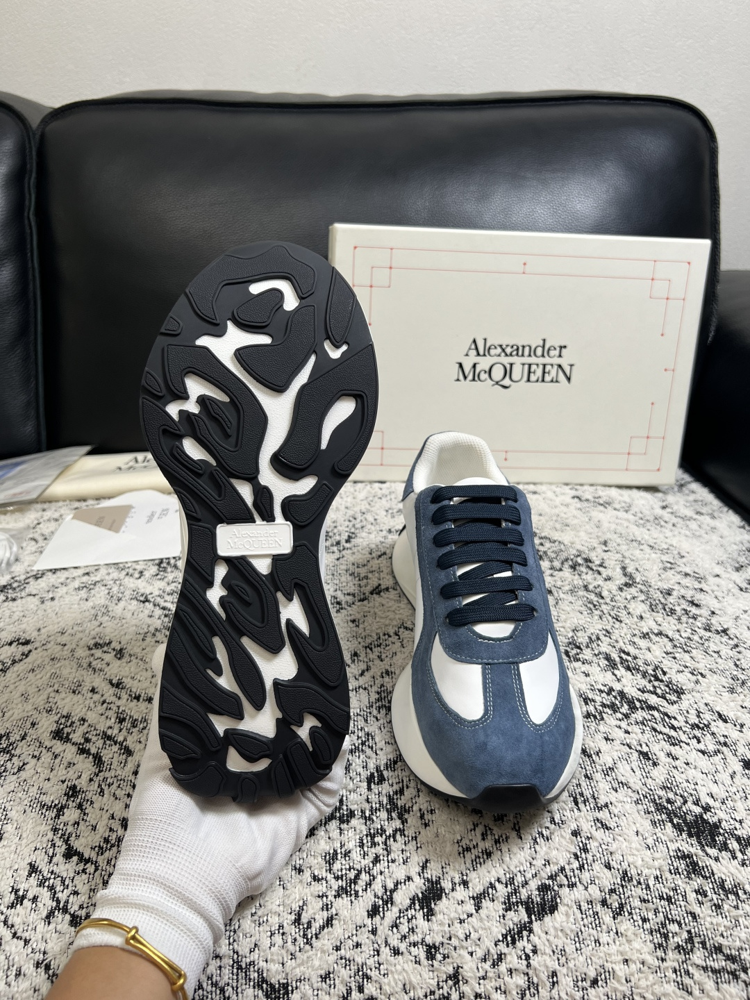 Alexander McQueen  高品质  顶级工艺品  麦昆  专柜同步 原厂配置，意大利进口原版牛皮面料，高品质