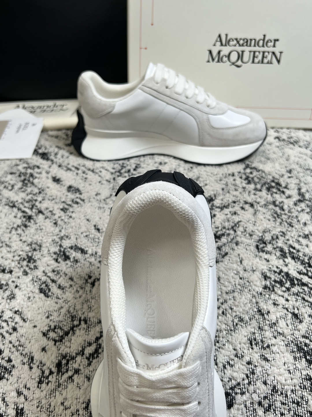 Alexander McQueen 高品质 顶级工艺品 麦昆 专柜同步 原厂配置,意大利进口原版牛皮面料,高品质 Alexander McQueen 高品质 顶级工艺品 麦昆 专柜同步 原厂配置,意大利进口原版牛皮面料,高品质