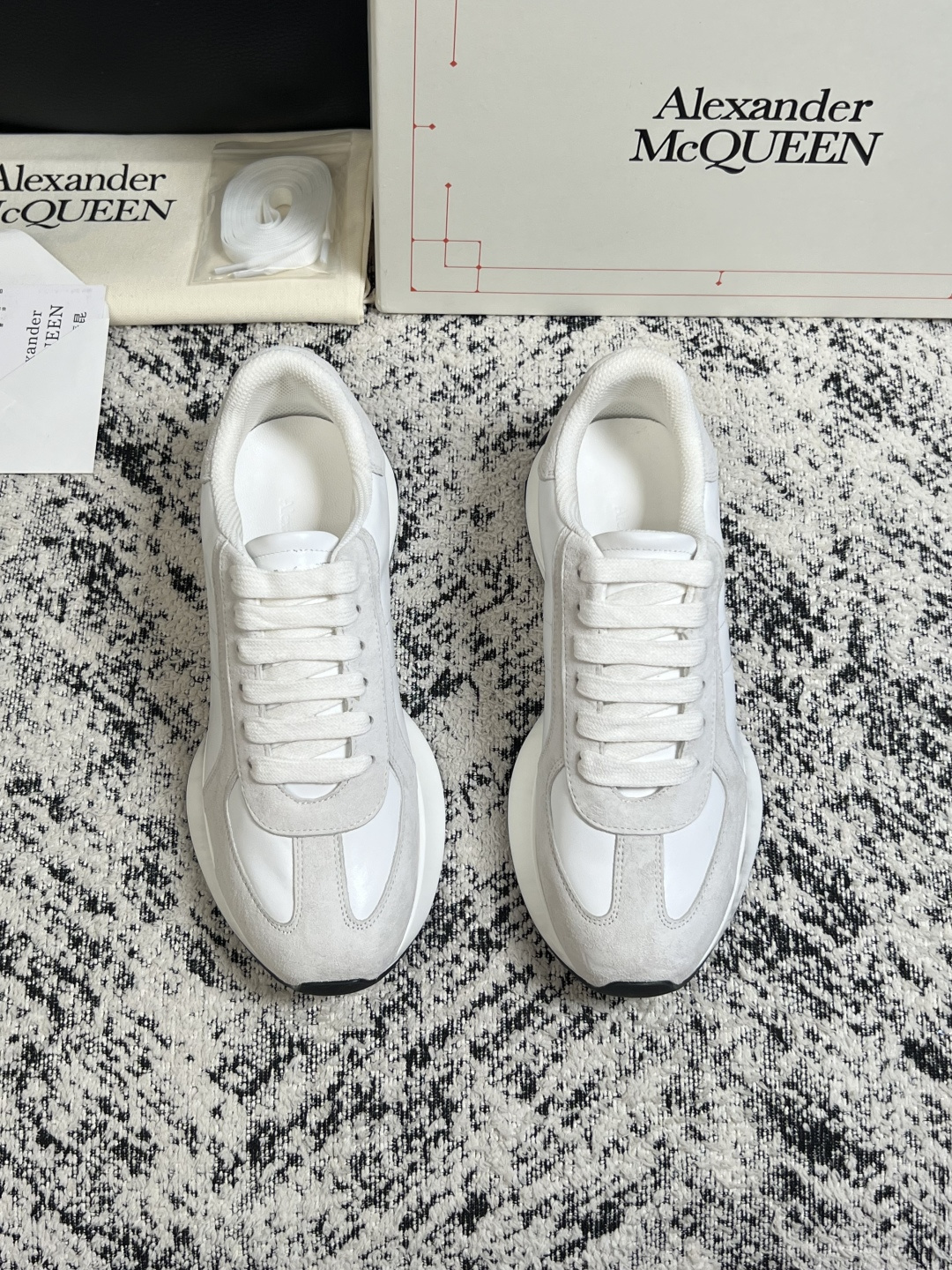 Alexander McQueen 高品质 顶级工艺品 麦昆 专柜同步 原厂配置,意大利进口原版牛皮面料,高品质 Alexander McQueen 高品质 顶级工艺品 麦昆 专柜同步 原厂配置,意大利进口原版牛皮面料,高品质