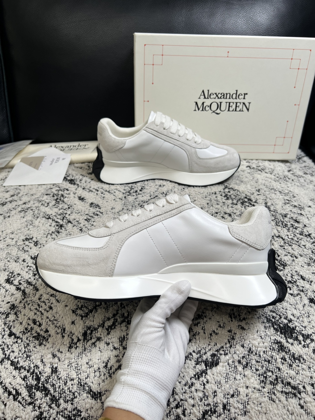Alexander McQueen 高品质 顶级工艺品 麦昆 专柜同步 原厂配置,意大利进口原版牛皮面料,高品质 Alexander McQueen 高品质 顶级工艺品 麦昆 专柜同步 原厂配置,意大利进口原版牛皮面料,高品质