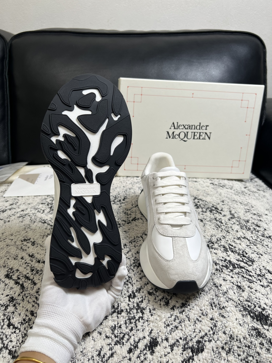 Alexander McQueen 高品质 顶级工艺品 麦昆 专柜同步 原厂配置,意大利进口原版牛皮面料,高品质 Alexander McQueen 高品质 顶级工艺品 麦昆 专柜同步 原厂配置,意大利进口原版牛皮面料,高品质