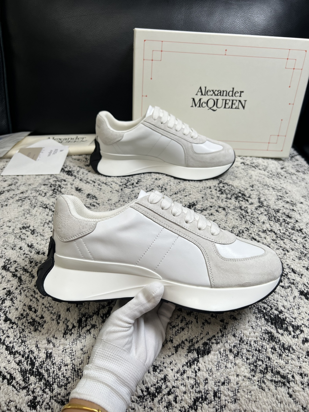 Alexander McQueen 高品质 顶级工艺品 麦昆 专柜同步 原厂配置,意大利进口原版牛皮面料,高品质 Alexander McQueen 高品质 顶级工艺品 麦昆 专柜同步 原厂配置,意大利进口原版牛皮面料,高品质