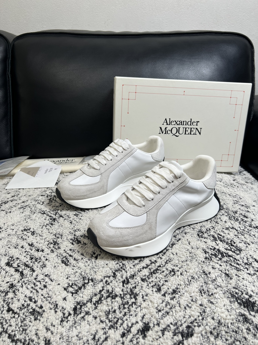 Alexander McQueen 高品质 顶级工艺品 麦昆 专柜同步 原厂配置,意大利进口原版牛皮面料,高品质 Alexander McQueen 高品质 顶级工艺品 麦昆 专柜同步 原厂配置,意大利进口原版牛皮面料,高品质