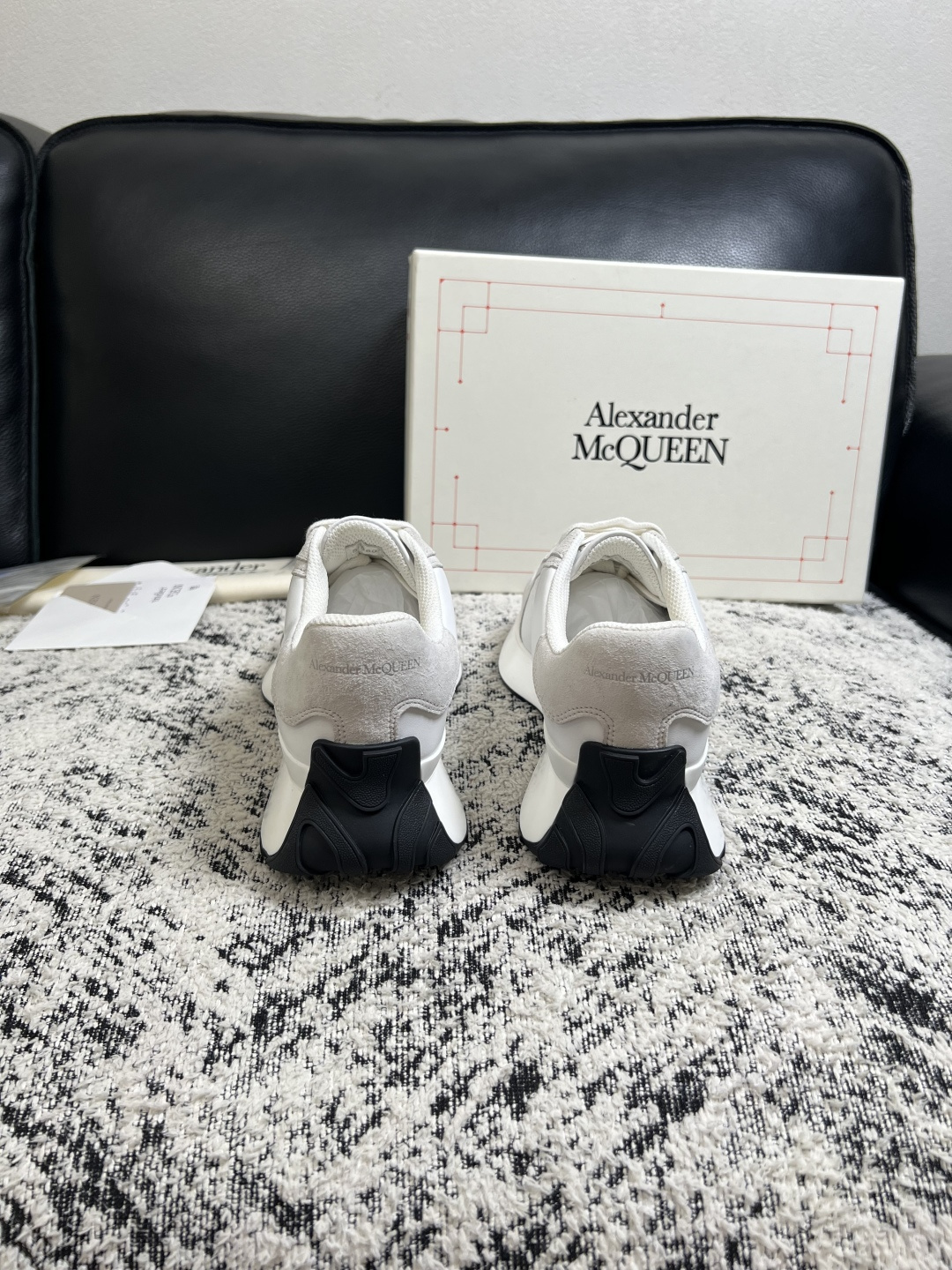 Alexander McQueen 高品质 顶级工艺品 麦昆 专柜同步 原厂配置,意大利进口原版牛皮面料,高品质 Alexander McQueen 高品质 顶级工艺品 麦昆 专柜同步 原厂配置,意大利进口原版牛皮面料,高品质