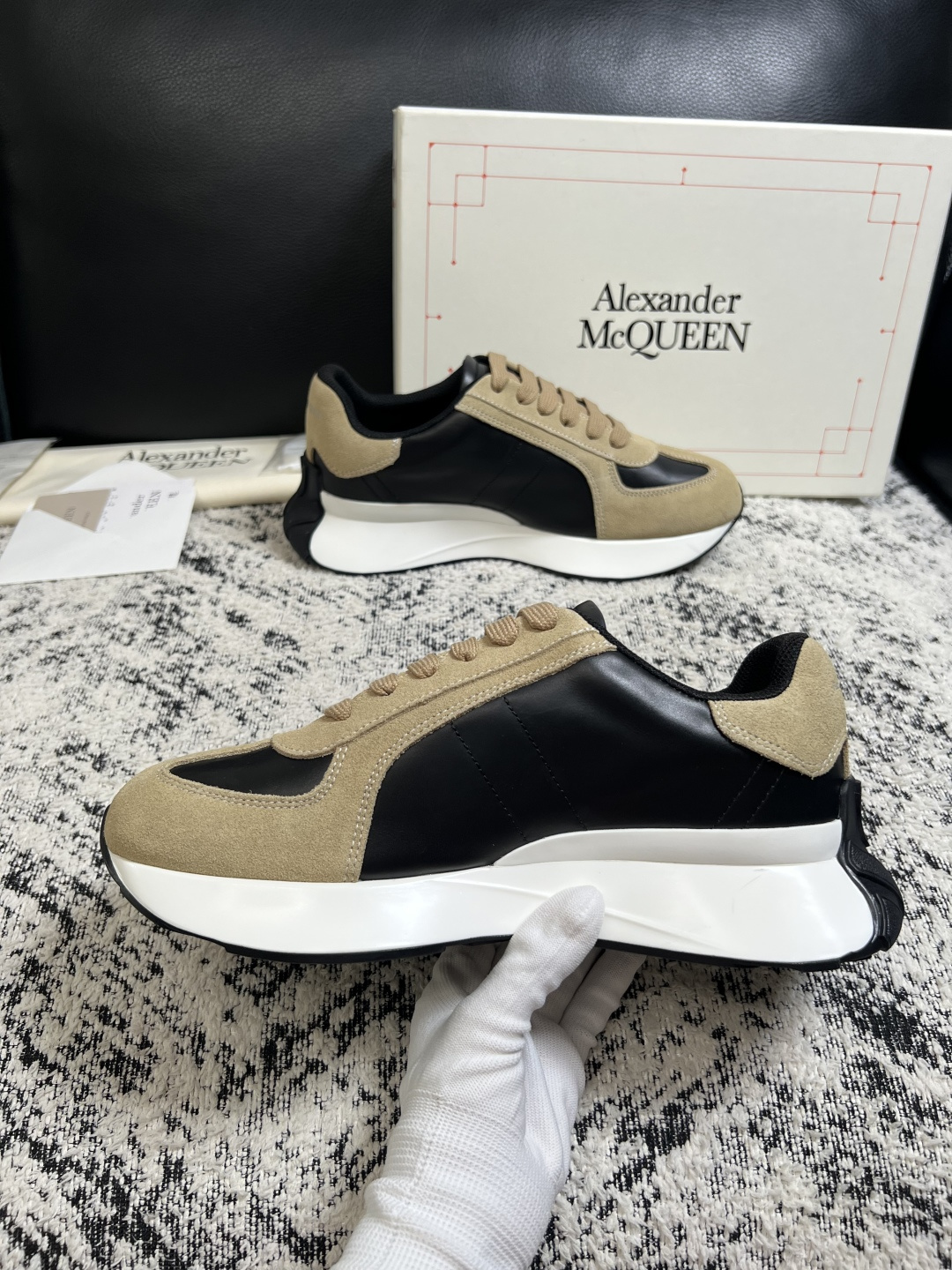 Alexander McQueen 高品质 顶级工艺品 麦昆 专柜同步 原厂配置,意大利进口原版牛皮面料,高品质 Alexander McQueen 高品质 顶级工艺品 麦昆 专柜同步 原厂配置,意大利进口原版牛皮面料,高品质