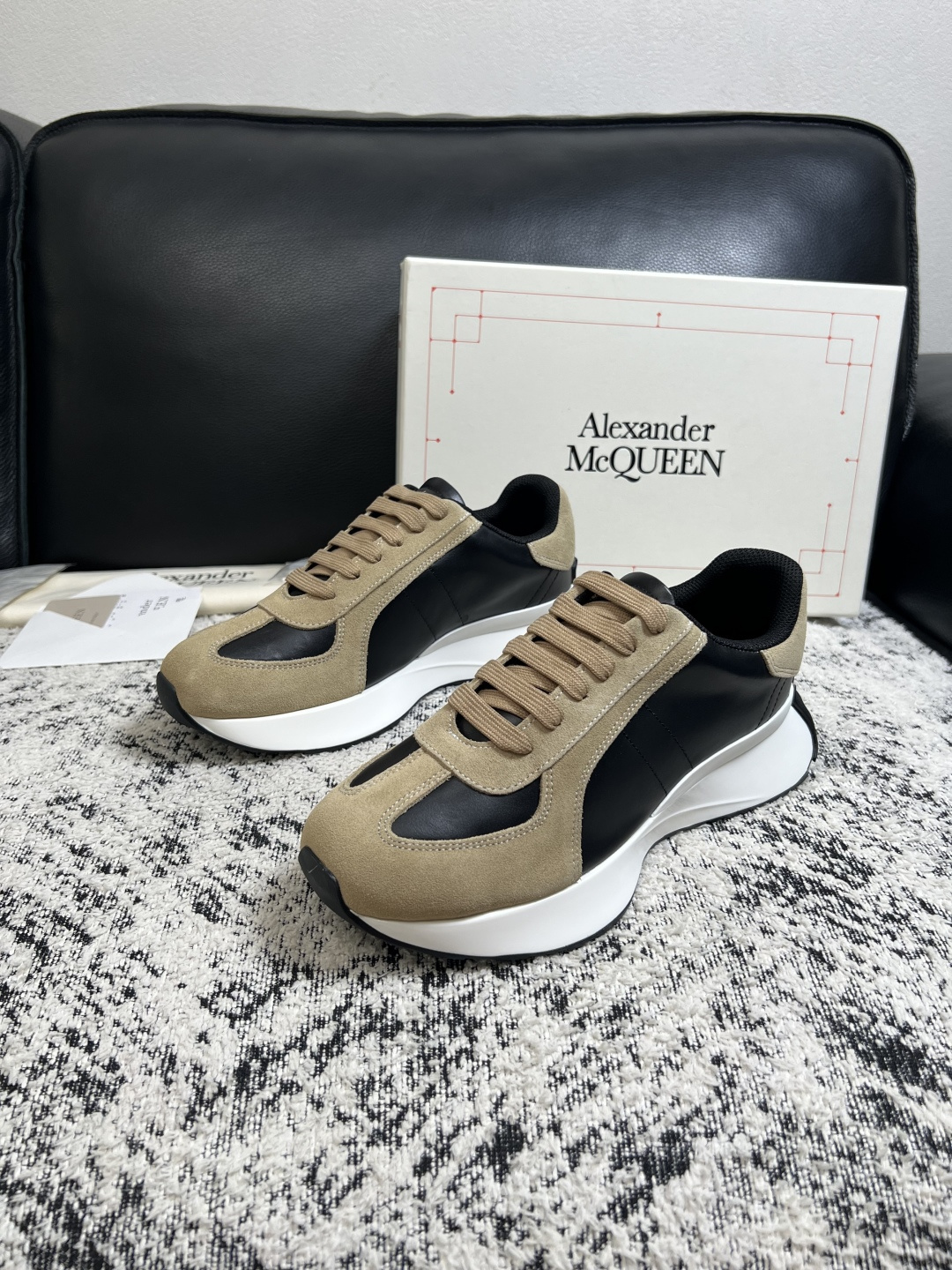Alexander McQueen 高品质 顶级工艺品 麦昆 专柜同步 原厂配置,意大利进口原版牛皮面料,高品质 Alexander McQueen 高品质 顶级工艺品 麦昆 专柜同步 原厂配置,意大利进口原版牛皮面料,高品质