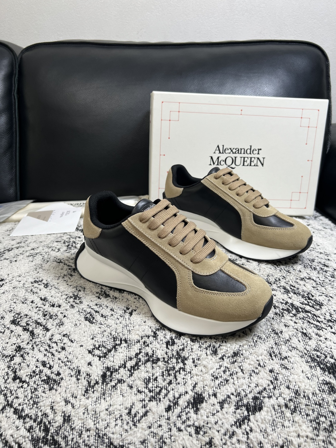 Alexander McQueen 高品质 顶级工艺品 麦昆 专柜同步 原厂配置,意大利进口原版牛皮面料,高品质 Alexander McQueen 高品质 顶级工艺品 麦昆 专柜同步 原厂配置,意大利进口原版牛皮面料,高品质